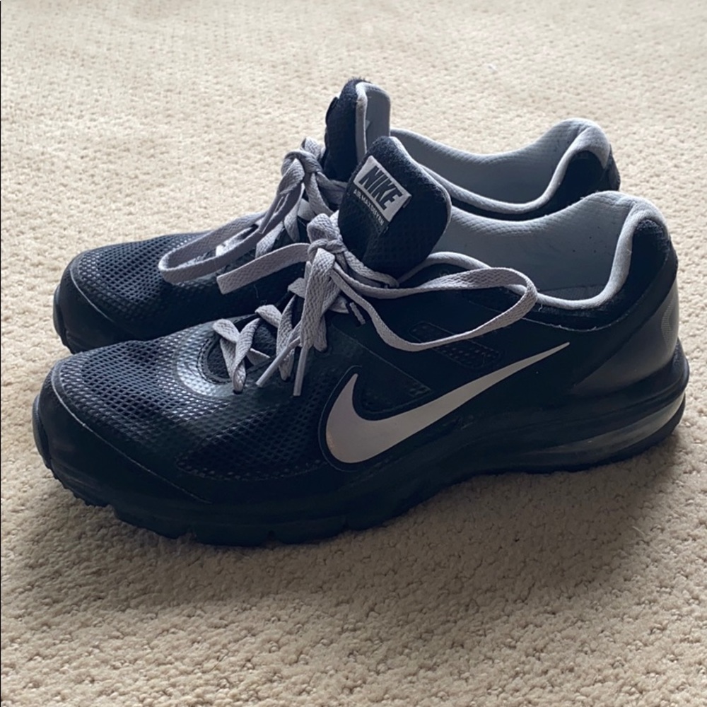 Men’s NIKE AIRMAX DEFY RN, 10